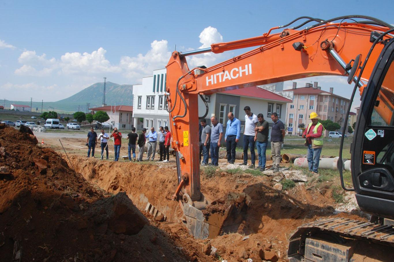 Bitlis'in kanalizasyon ve içme suyu sorunu çözülüyor Bitlis'in kanalizasyon ve içme suyu sorunu çözülüyor